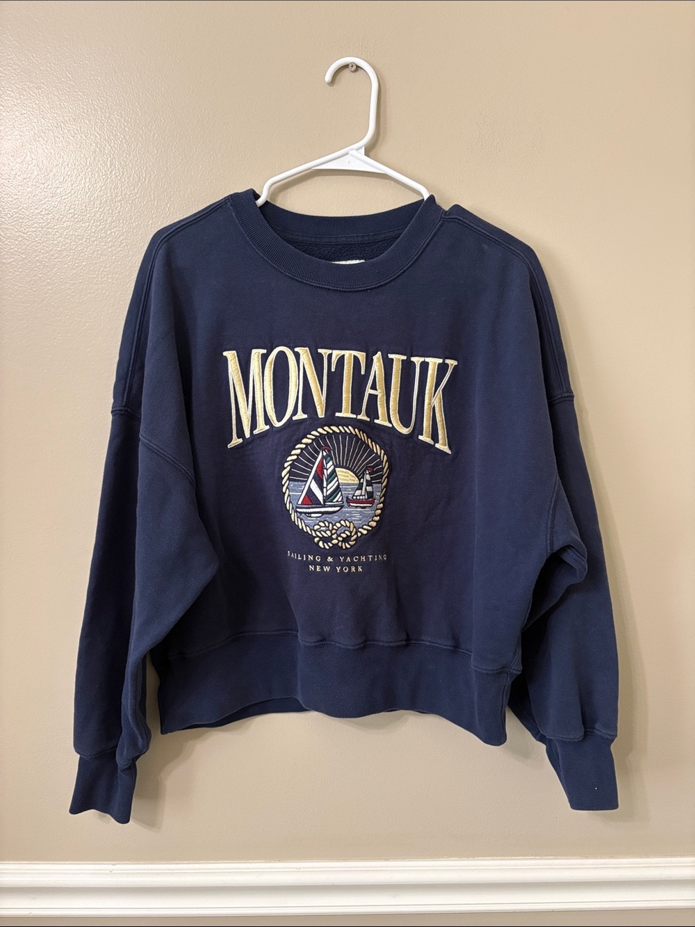 Abercrombie Vintage Style Montauk Embroidered Graphic Navy Sweatshirt
